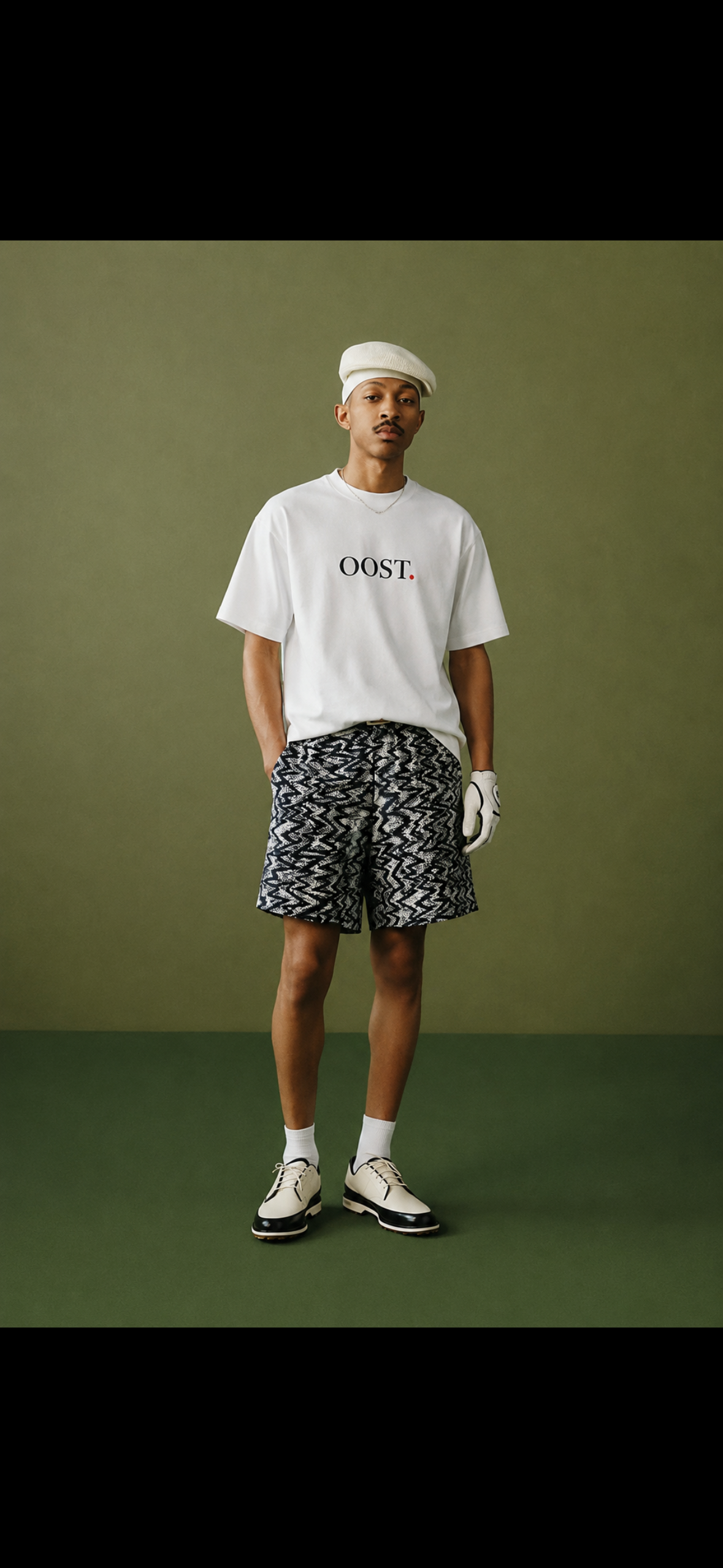 Unisex T-shirt met oost opdruk in zwart, rode stip Wear Your City Amsterdam