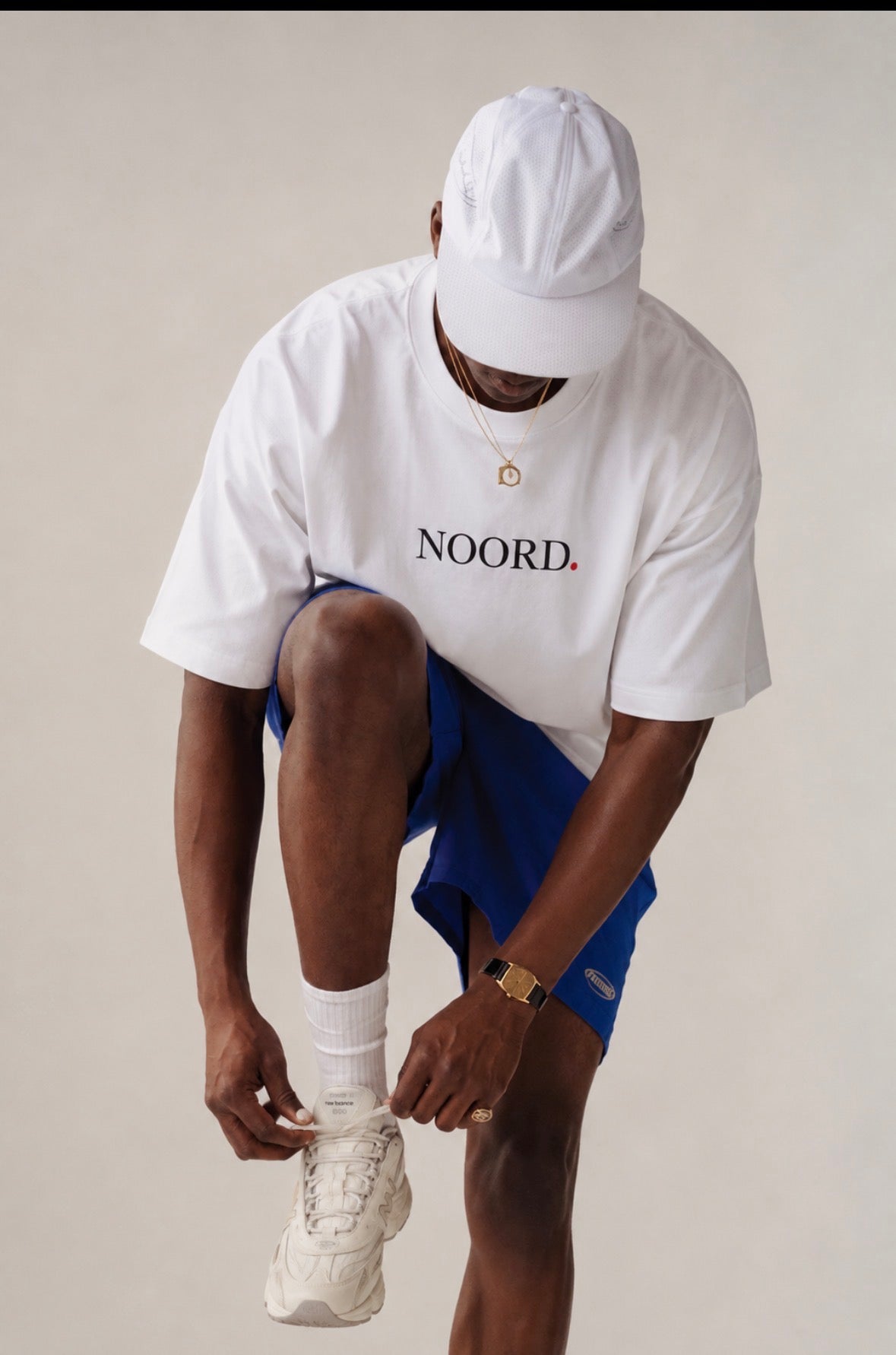 Unisex T-shirt met noord opdruk in zwart, rode stip Wear Your City Amsterdam