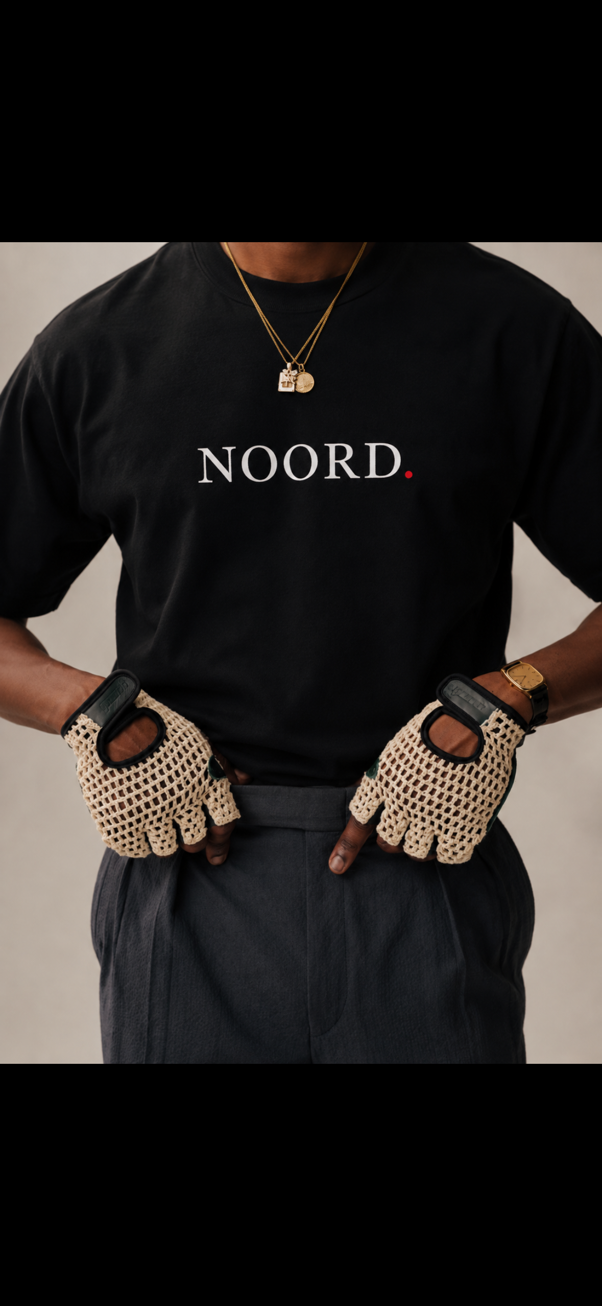 Unisex T-shirt met noord opdruk in zwart, rode stip Wear Your City Amsterdam