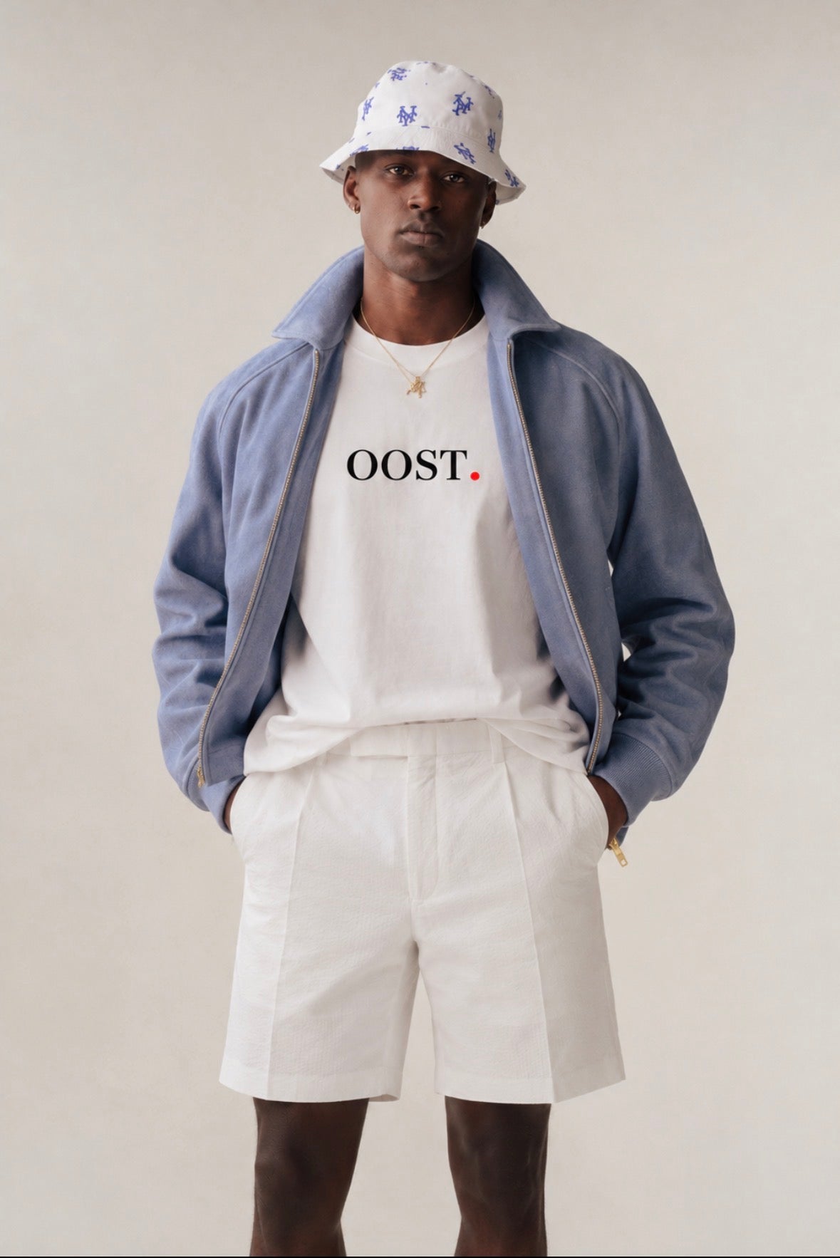 Unisex T-shirt met oost opdruk in zwart, rode stip Wear Your City Amsterdam