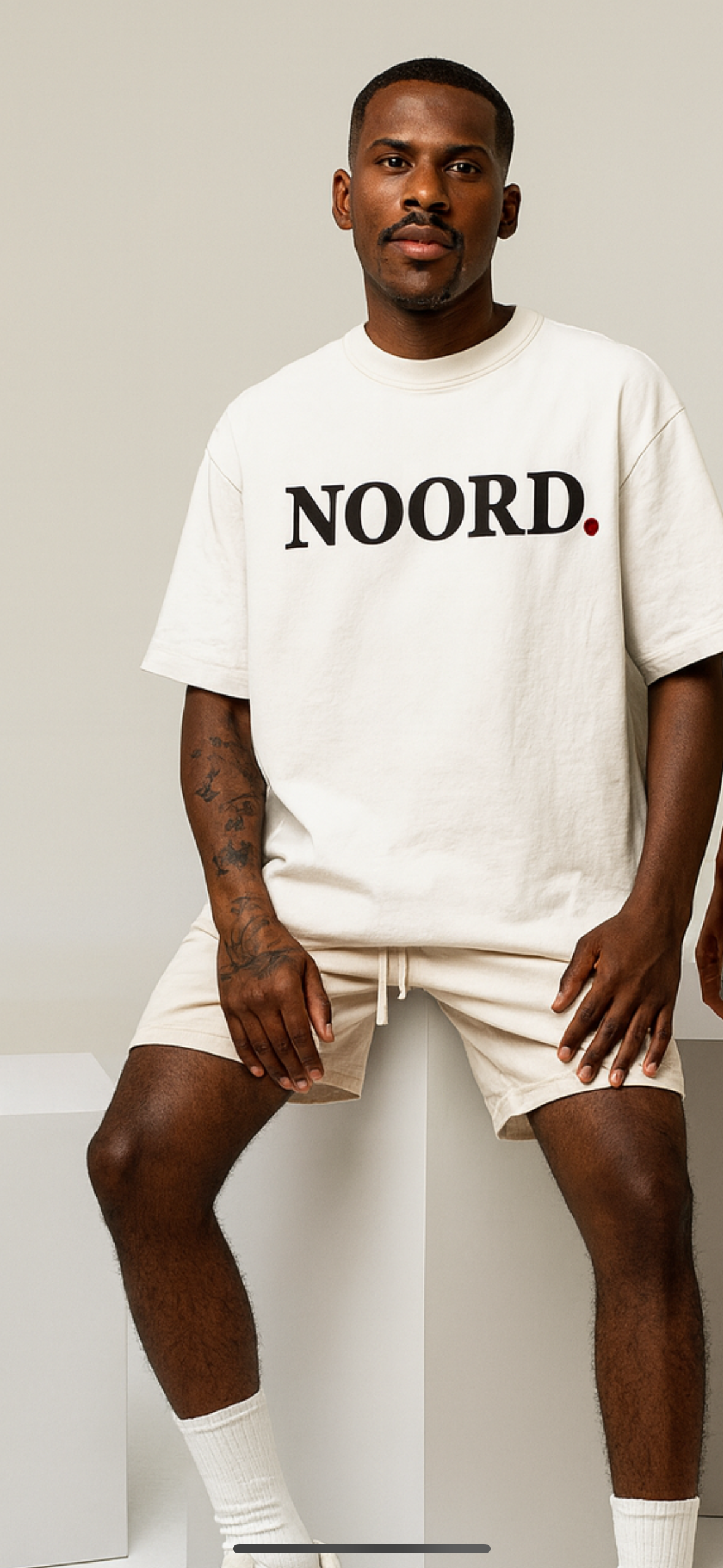 T-shirt NOORD wit zwart  Minimalistische Streetwear met Betekenis